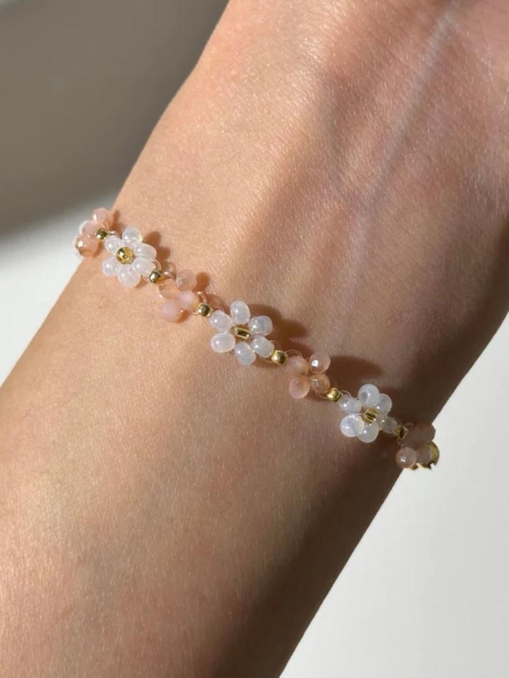 Delicate Pink & White Floral Beaded Bracelet